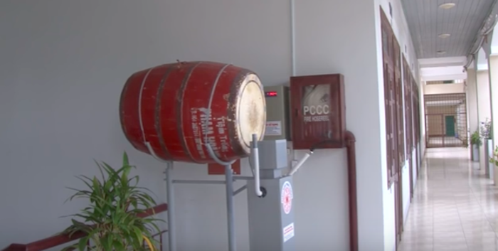 Robot đánh trống trường