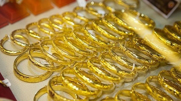 Giá vàng hôm nay 30/8: USD tăng trở lại nhấn chìm vàng