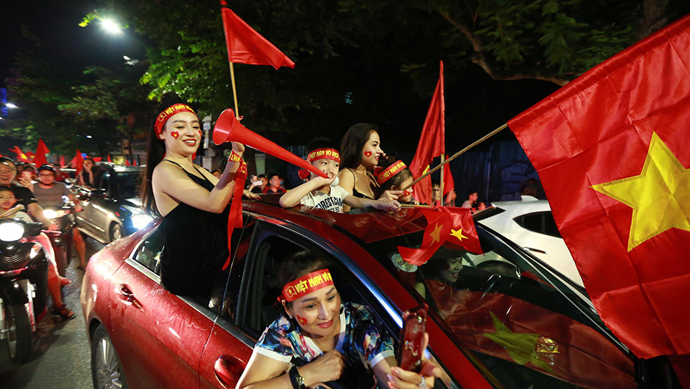 U23 Việt Nam chiến thắng, thiếu nữ ra đường đêm không ngủ
