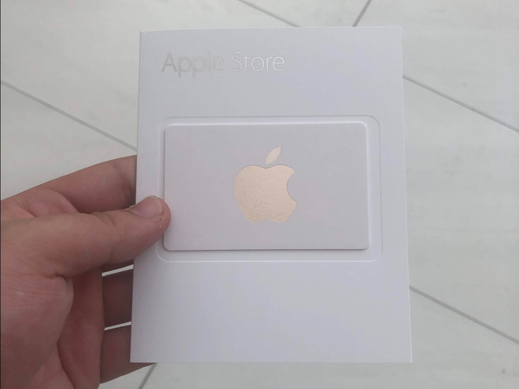 Apple gom iPhone cũ giá 290 USD để 'rã xác'
