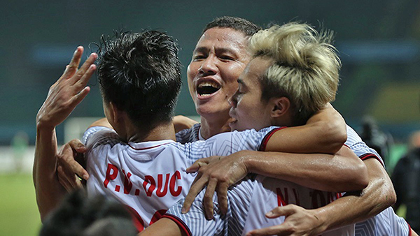 Thủ tướng chúc mừng HLV Park Hang-seo và U23 Việt Nam