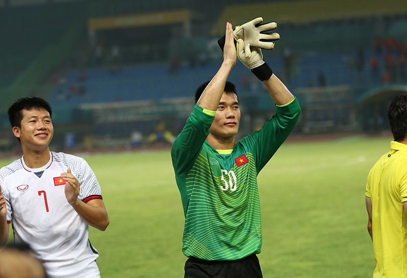 Bùi Tiến Dũng bật mí bí quyết giữ sạch lưới, hạ U23 Hàn Quốc