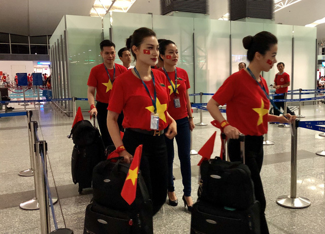 Chuyến bay đặc biệt xuyên đêm đổ xuống Indonesia Chuyến bay đặc biệt xuyên đêm đổ xuống Indonesia