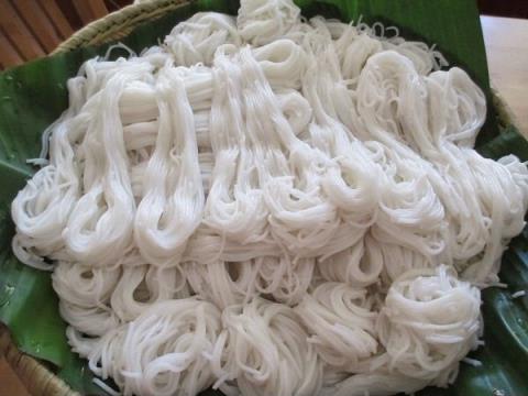 Phân biệt bún nhiễm hóa chất bằng nước mắm