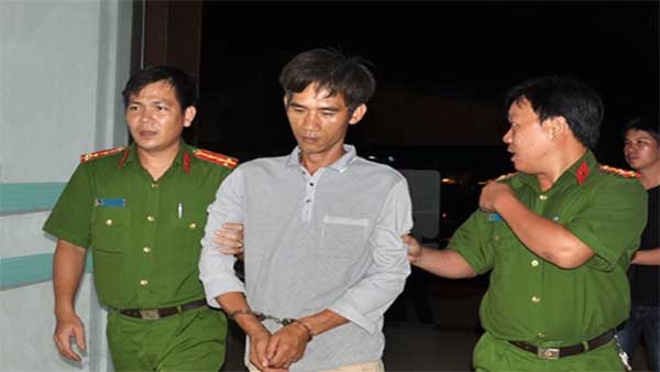 9 giờ vây bắt kẻ cướp xe GrabBike ở Sài Gòn
