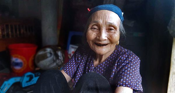 Bà nội thủ môn Tiến Dũng lệnh mổ trâu cổ vũ U23