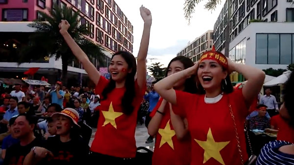 Huyền My, Mỹ Linh mãn nguyện khi Minh Vương U23 VN ghi bàn