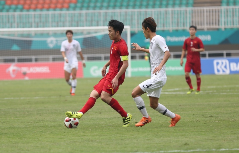 U23 Việt Nam (áo đỏ) quyết thắng U23 UAE