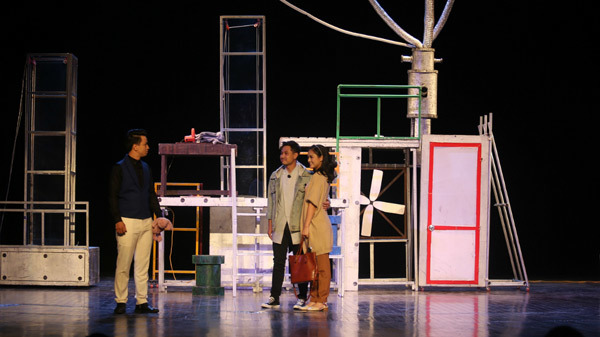 ‘Hoa cúc xanh trên đầm lầy’: kịch xưa, Lưu Quang Vũ kể chuyện nay