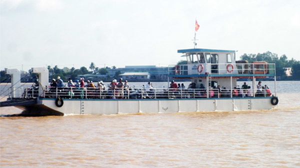 Diễn biến mới vụ bé gái 'lọt' phà, rơi xuống sông Hậu tử vong