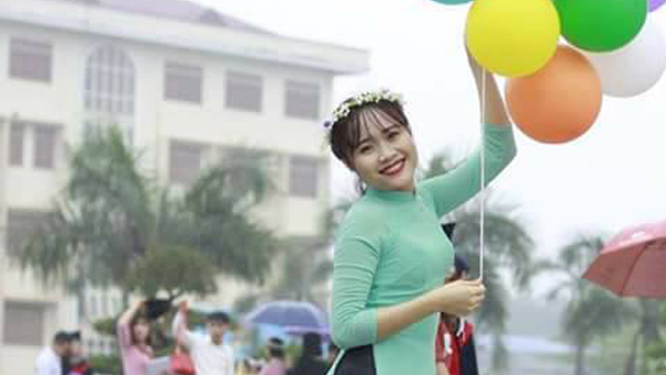 Nữ sinh Ngoại thương mắc ung thư thức tỉnh người trẻ: ‘Hãy rời xa điện thoại’