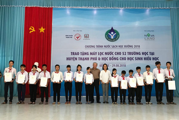 Thêm hàng chục nghìn học sinh Bến Tre có nước uống sạch