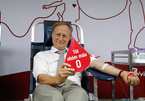 Việt Nam thiếu máu O, Trưởng đại diện EU một mình đi hiến máu