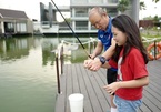 Cô bé được HLV Park Hang Seo dạy câu cá là ai?
