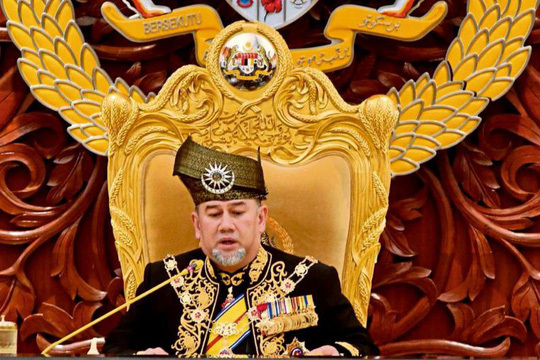 Vua Malaysia hủy lễ mừng sinh nhật, trả tiền cho chính phủ
