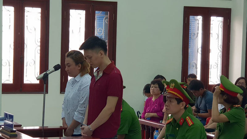 Hà Nội: Hành hạ con 69 vết sẹo, bố và mẹ kế lĩnh án 11 năm tù