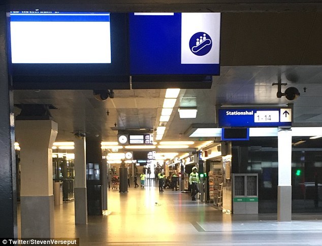 Tấn công bằng dao tại nhà ga Hà Lan
