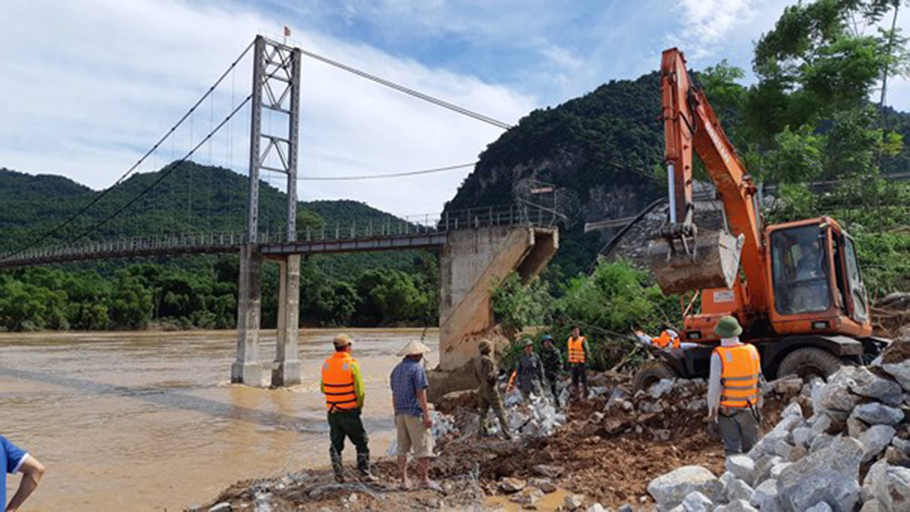 Nghệ An: Thủy điện xả lũ đứt mố cầu treo Chôm Lôm