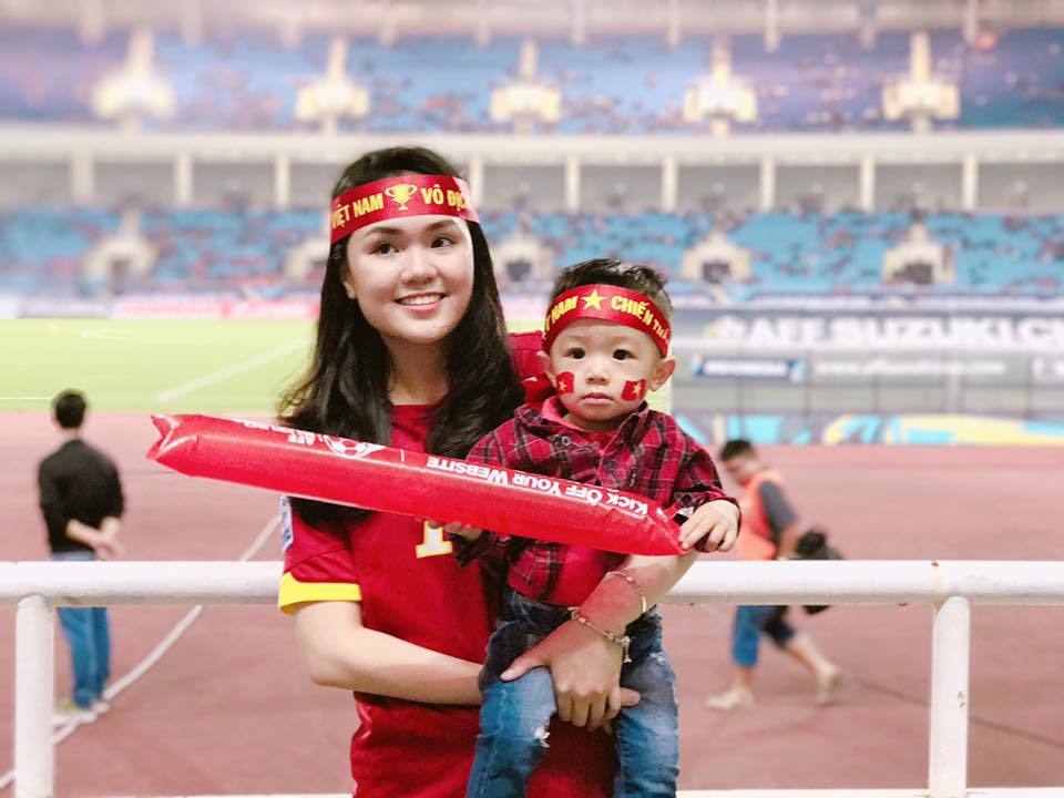 Gia thế nhà vợ của Văn Quyết - cầu thủ gỡ hòa cho U23 Việt Nam