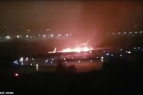 Máy bay Nga cháy rừng rực, 170 người thoát chết kỳ diệu