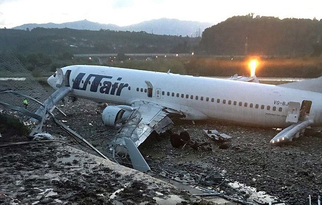 Máy bay Nga cháy rừng rực, 170 người thoát chết kỳ diệu
