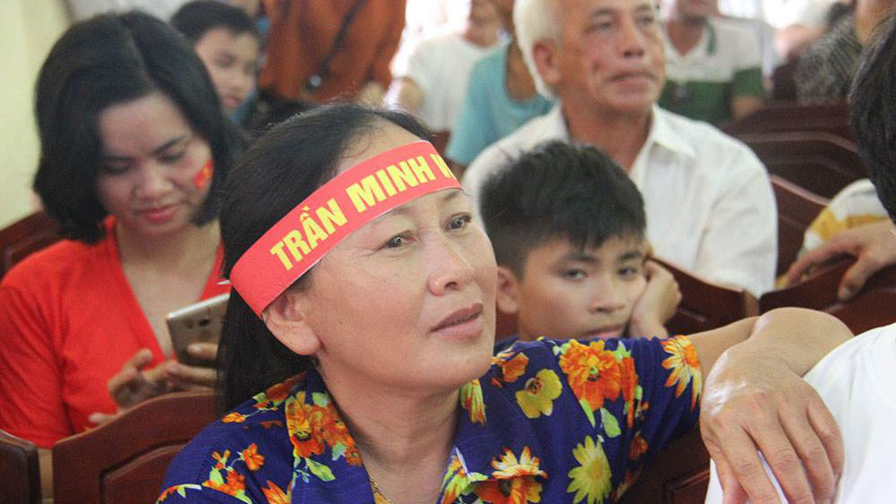 'Minh Vương ơi, không huy chương mẹ vẫn thưởng cánh gà chiên'