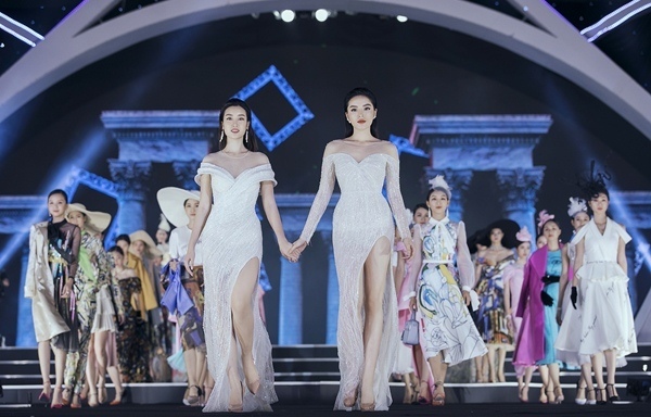 Kỳ Duyên, Đỗ Mỹ Linh lần đầu nắm tay nhau catwalk ở Hoa hậu Việt Nam