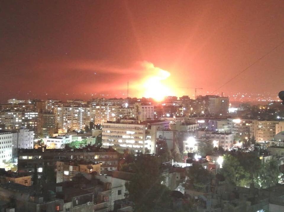 Syria bị không kích, nhiều tiếng nổ lớn
