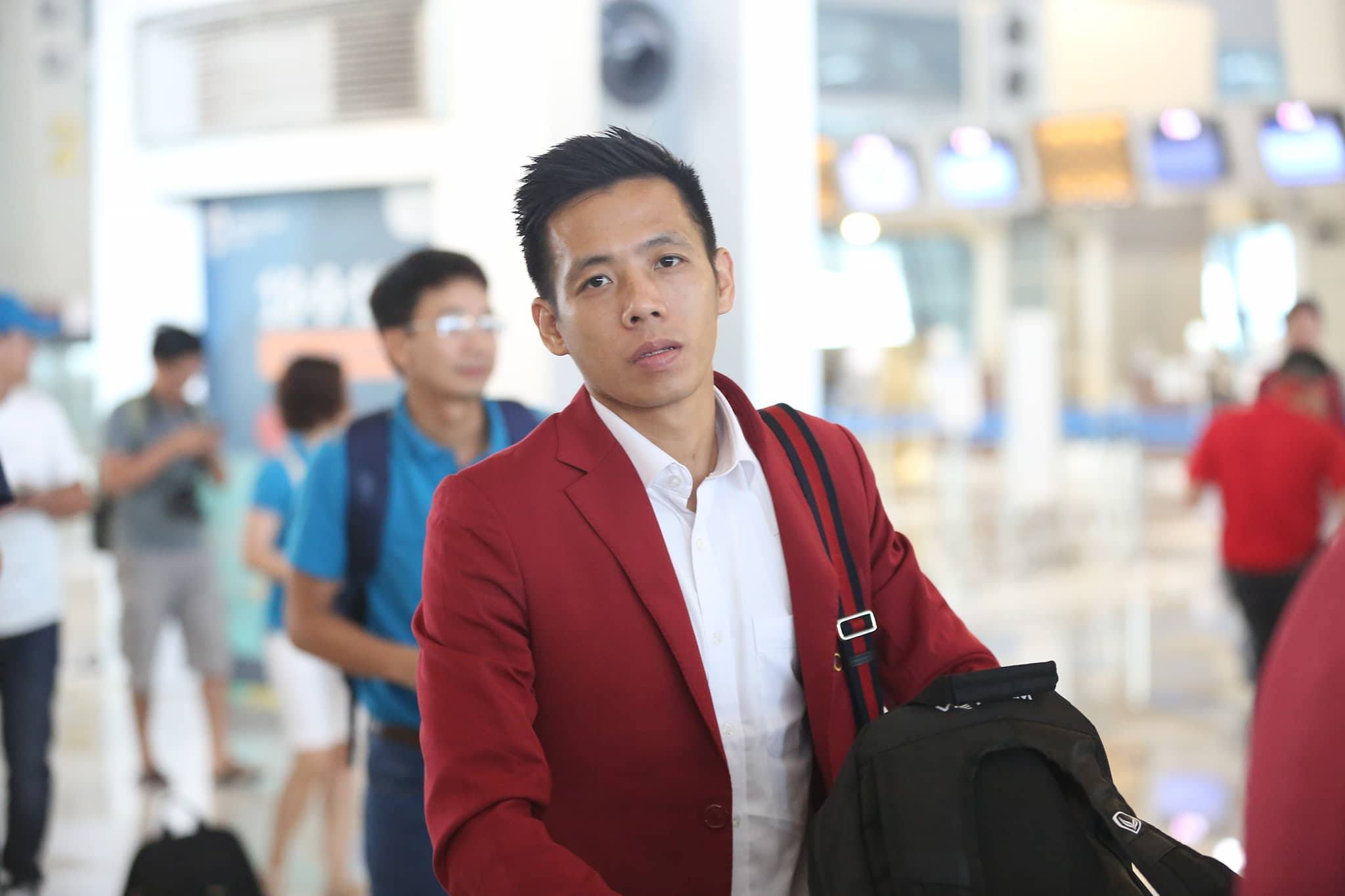 Công Phượng, Văn Quyết ký mỏi tay trước khi rời Indonesia