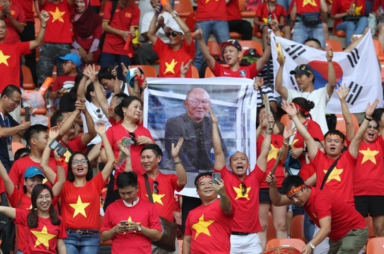 Báo Hàn Quốc trầm trồ fan Việt dù U23 Việt Nam thua
