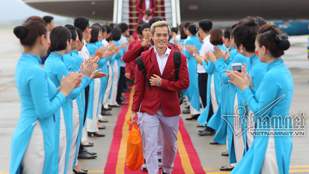 Mẹ Văn Toàn tiết lộ mẫu bạn gái của con: Đoan trang, truyền thống