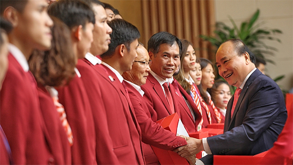 'Cầu thủ trên thế giới đều có lúc đá ra ngoài, không phải mình Quang Hải'