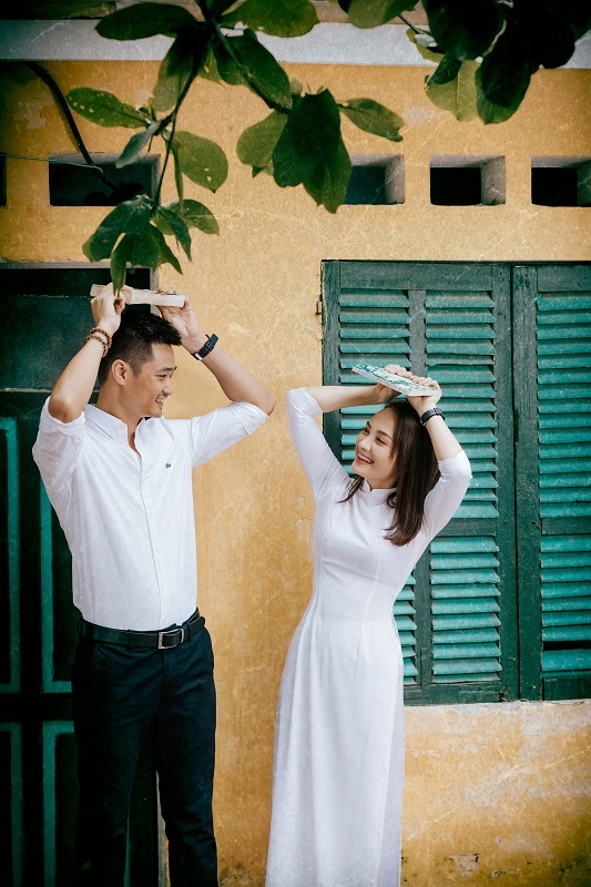 {title} Bảo Thanh hóa 'em gái mưa' tình tứ bên ông xã