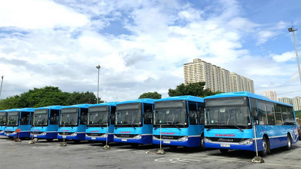 Hà Nội thay xe mới trên 3 tuyến buýt