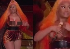 Nicki Minaj gặp sự cố lộ ngực trần khi đang biểu diễn