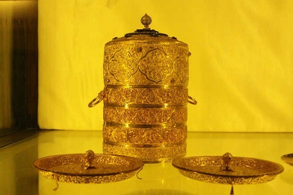 Hộp cơm bằng vàng của vị vua giàu nhất thế giới bị trộm