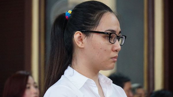 'Hoa hậu' ma túy Trần Kim Yến giả điên tại tòa