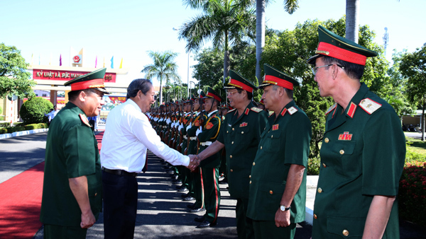Phó Thủ tướng Trương Hòa Bình thăm, làm việc với Quân khu 5