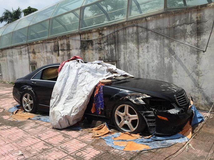 Số phận bí ẩn chiếc Mercedes-Benz S550 tiền tỷ bị vứt bỏ ở Hà Nội