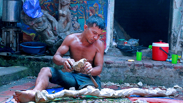 Nghệ sĩ tài hoa phải mò cua, bắt cá kiếm sống qua ngày
