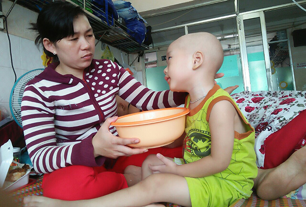 Cha bám biển, mẹ vá lưới thuê, tính mạng con