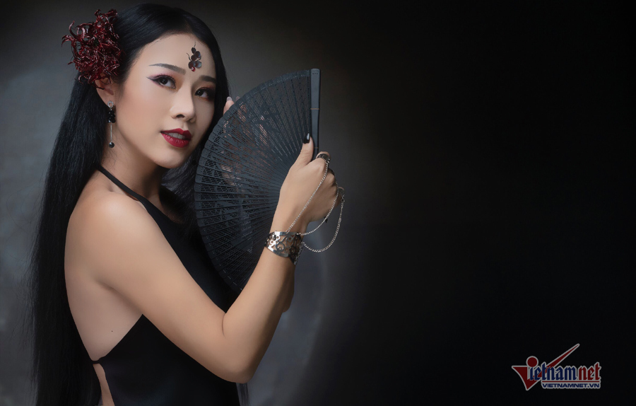 Hoa Trần khoe lưng trần trong MV cover nhạc phim 