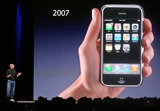Apple từng giảm giá iPhone 'sốc' nhưng người dùng lại phẫn nộ?