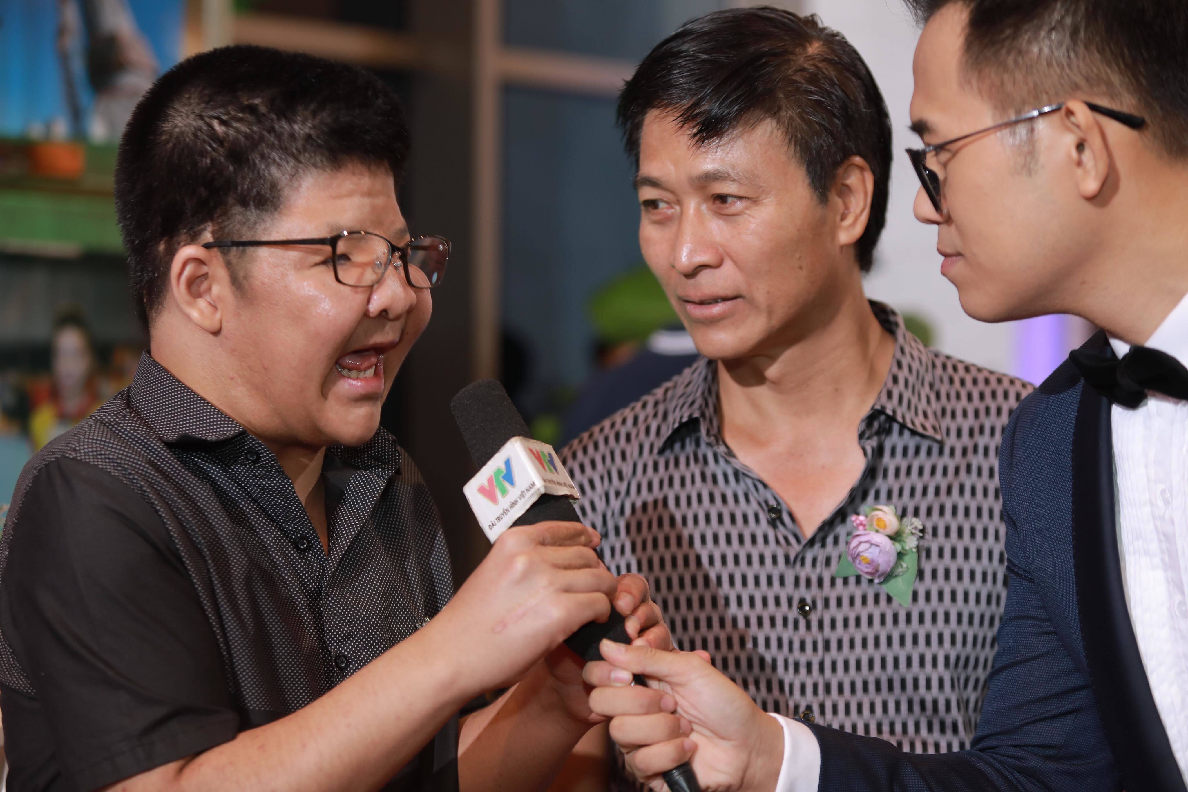 Bố con diễn viên Quốc Tuấn - Bôm tạ VTV Awards 2018