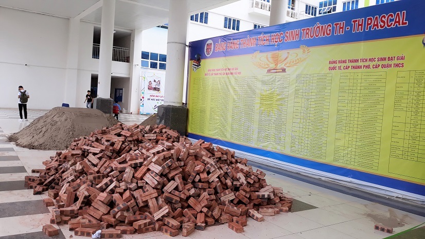 Vụ đổ gạch cát vào sân trường Pascal: Báo cáo thành phố trước 18/9