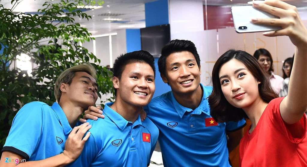 Bùi Tiến Dũng sợ chó, Văn Toàn nhận không chung thủy bằng Quang Hải