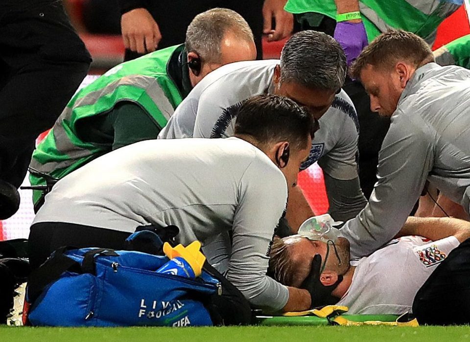 Cận cảnh chấn thương nghiêm trọng của Luke Shaw