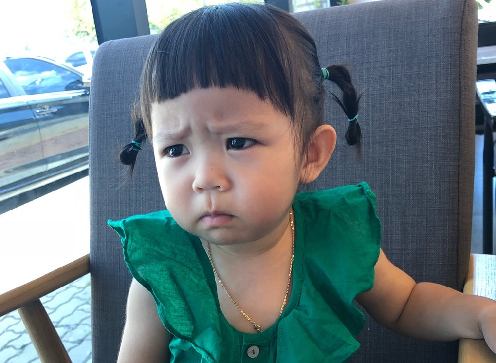 Bé gái Hàn Quốc bất ngờ nổi tiếng nhờ loạt biểu cảm 'khó ở'