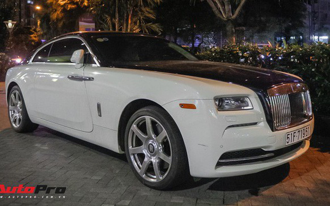 Rolls-Royce hai tông màu của đại gia ngành y tế sở hữu cả McLaren và Ferrari