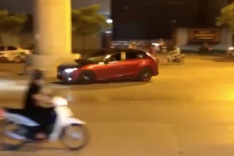 Ô tô lạng lách, đánh võng tốc độ cao trên đường phố Hà Nội